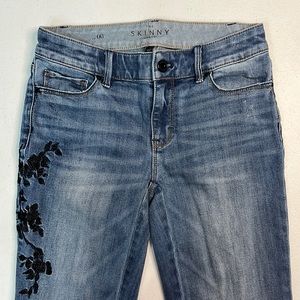 WHBM Embroidered Skinny Ankle Jeans size 00
STYLE: 570217295
